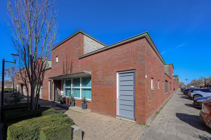 J.J. Slauerhoffstraat 122 in Almere foto