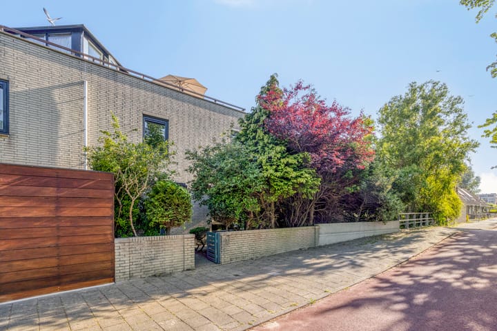 J.M. den Uylstraat 20 in Amsterdam foto