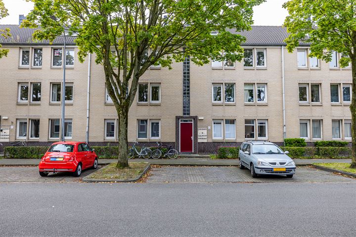 J.M. den Uylstraat 21 in Groningen foto