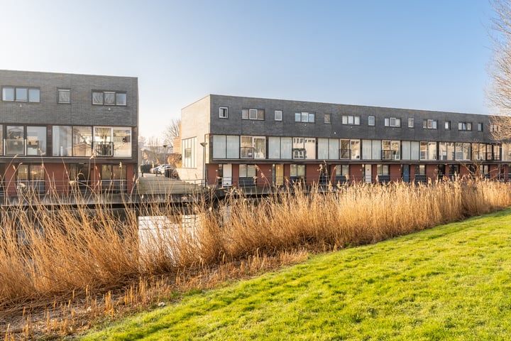 J. Michaëlpad 100 in Velserbroek foto