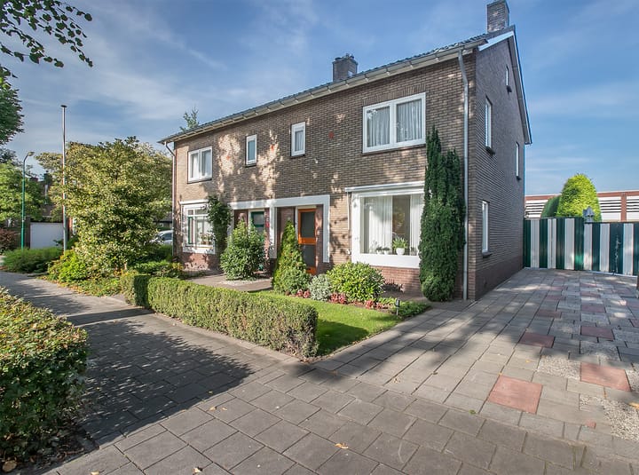 J.P.C. Leinweberstraat 61 in Veenendaal foto
