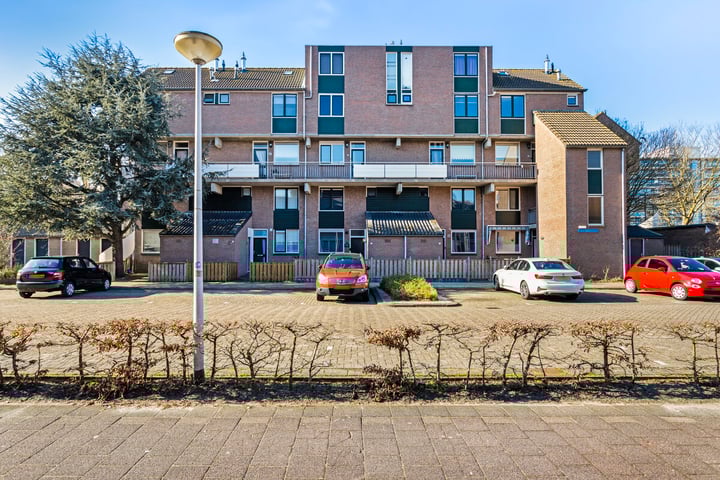 J. Sasboutstraat 12 in Spijkenisse foto