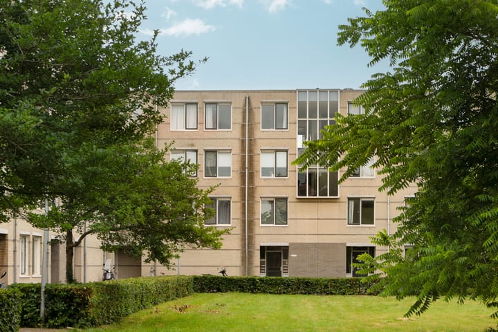 J.T.P. Bijhouwerhof 57 in Almere foto