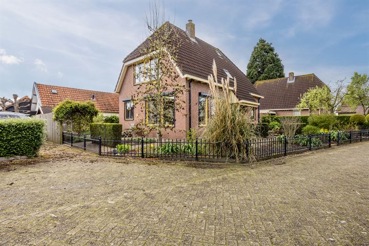 J.T. van der Veenstraat 4 in Lienden foto