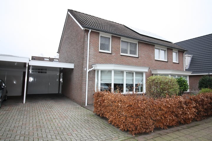 J. ten Catestraat 10 in Vriezenveen foto