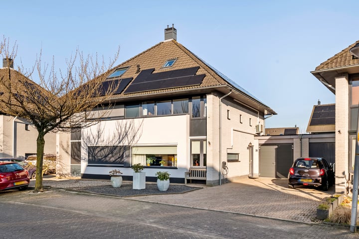 J. van Zantenstraat 26 in Meteren foto