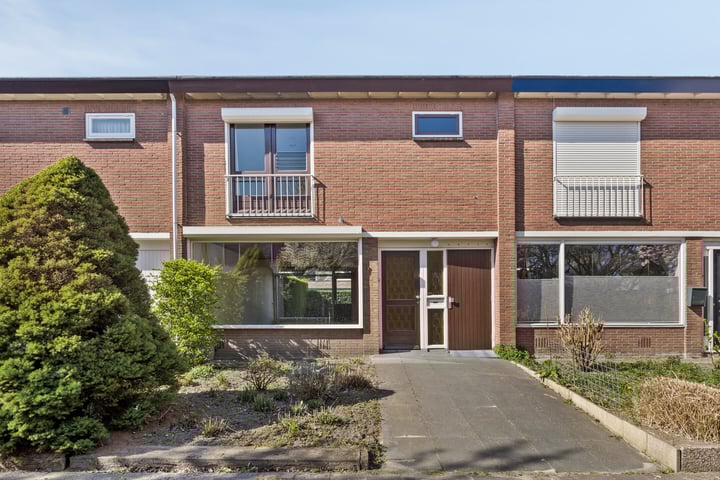J.W. Racerstraat 7 in Oldenzaal foto