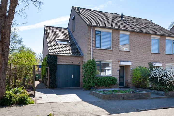 Jaap Edenlaan 34 in Gouda foto