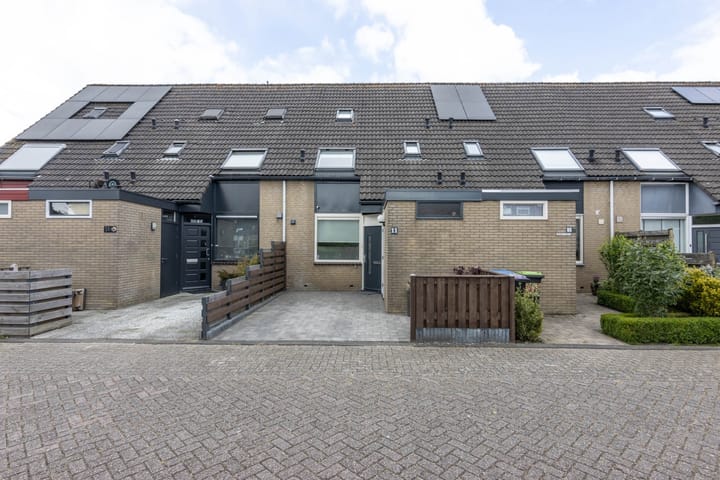 Jachtbuitkreek 11 in Spijkenisse foto