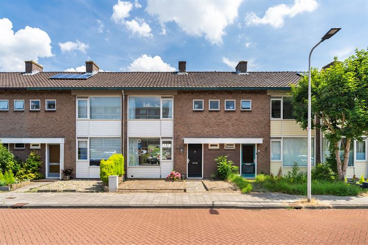 Jacob Catsstraat 8 in Spijkenisse foto