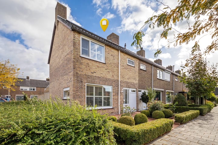 Jacob Marisstraat 12 in Roosendaal foto