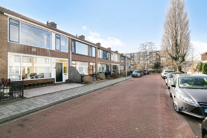 Jacob van Lennepstraat 5 in Spijkenisse foto
