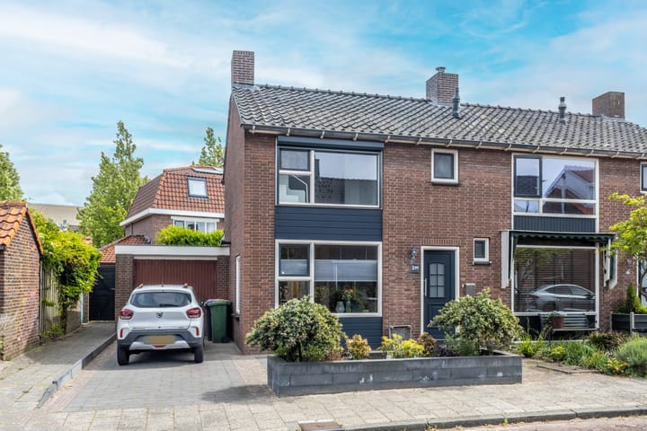 Jacob van Oostzanenstraat 3 in Heemskerk foto