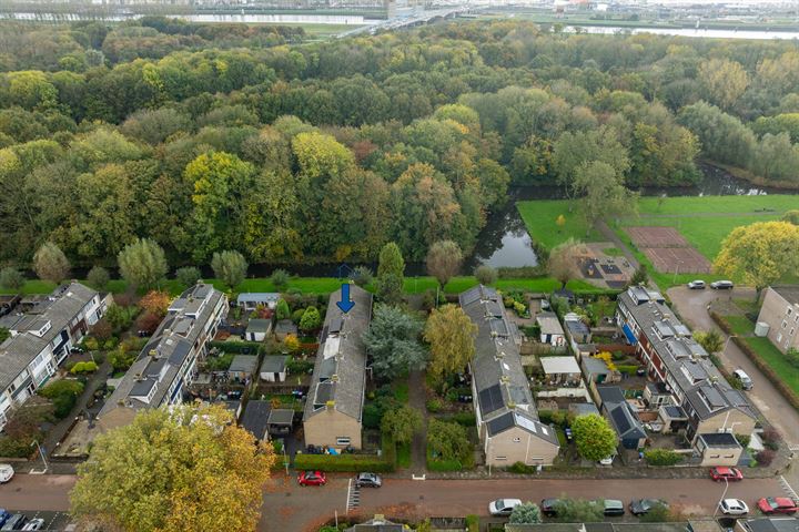 Jacob van Ruijsdaelpad 7 in Spijkenisse foto