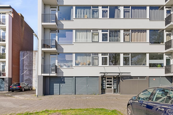 Jacob van Ruijsdaelstraat 44 in Roosendaal foto