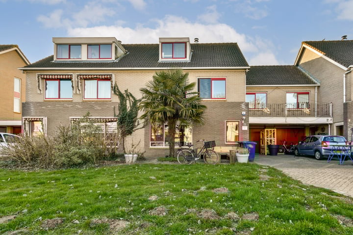 Jacques Brelweg 19 in Almere foto