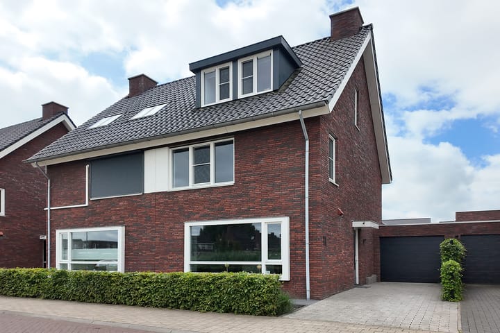 Jade 11 in Zevenbergen foto