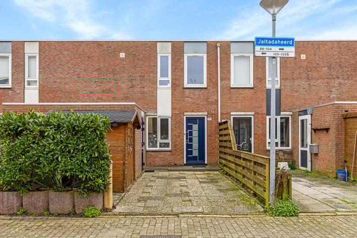 Jaltadaheerd 105 in Groningen foto