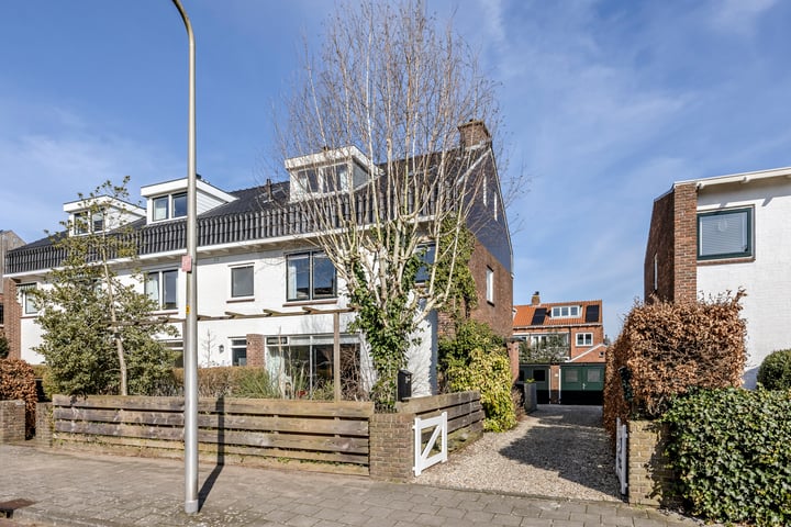 Jan Pieterszoon Coenstraat 9 in Voorschoten foto