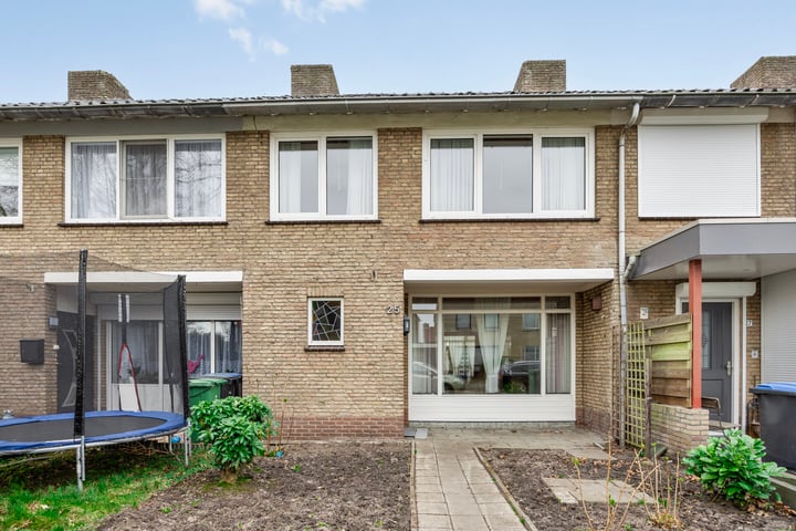 Jan Sluijtersstraat 25 in Roosendaal foto