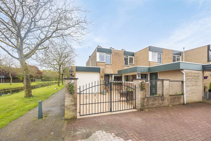 Jan Tooropstraat 17 in Oud-Beijerland foto