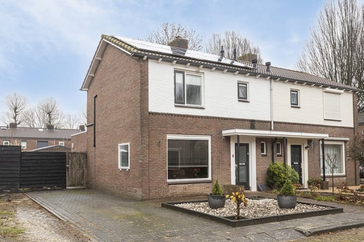 Jan van Amstelstraat 4 in Kesteren foto