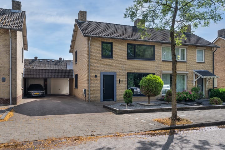 Jan van Amstelstraat 84 in Schijndel