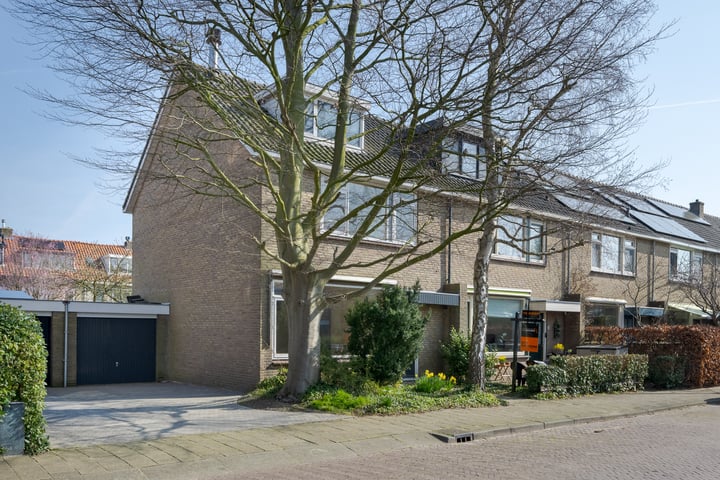 Jan van Galenlaan 28 in Voorschoten foto