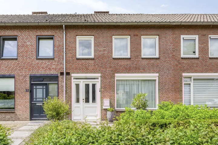 Jan van Galenstraat 12 in Oirschot foto