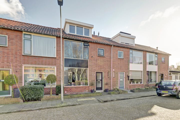 Jan Vermeerplein 7 in De Lier foto