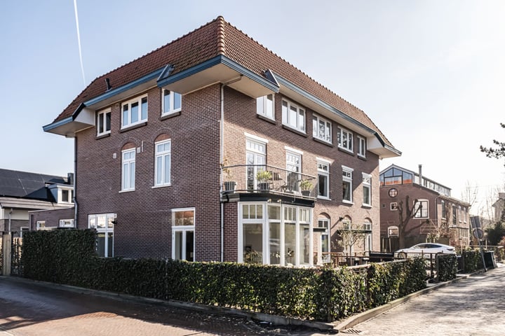 Jan Willem Frisolaan 9b-a1 in Overveen foto