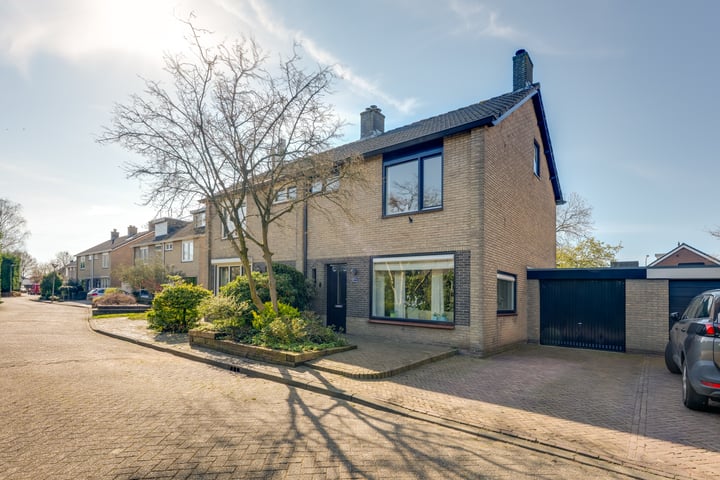 Jasmijnstraat 27 in Hoeven