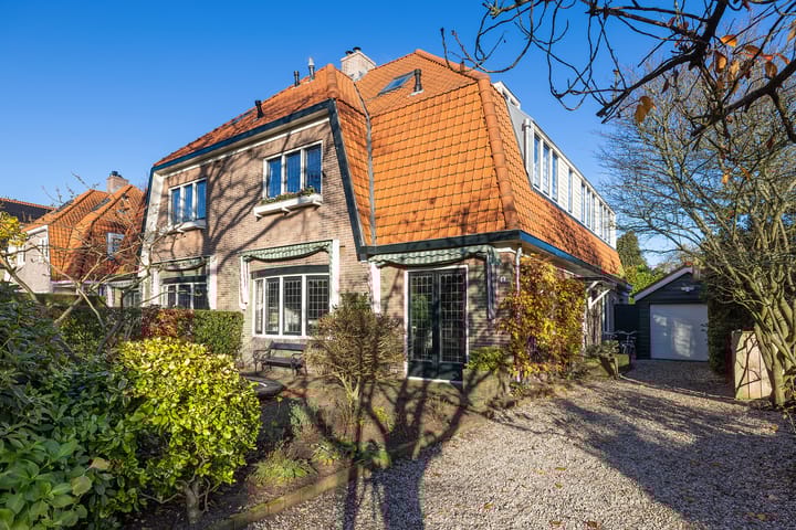 Javalaan 11 in Hilversum foto