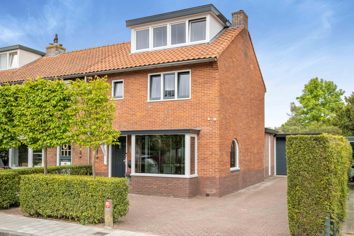 Jhr. van Sypesteynlaan 8 in Loosdrecht