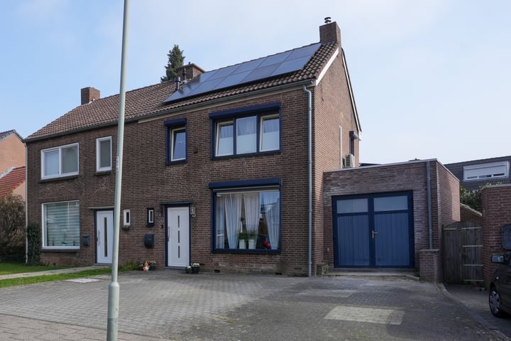 Johan Evertsenstraat 33 in Landgraaf foto