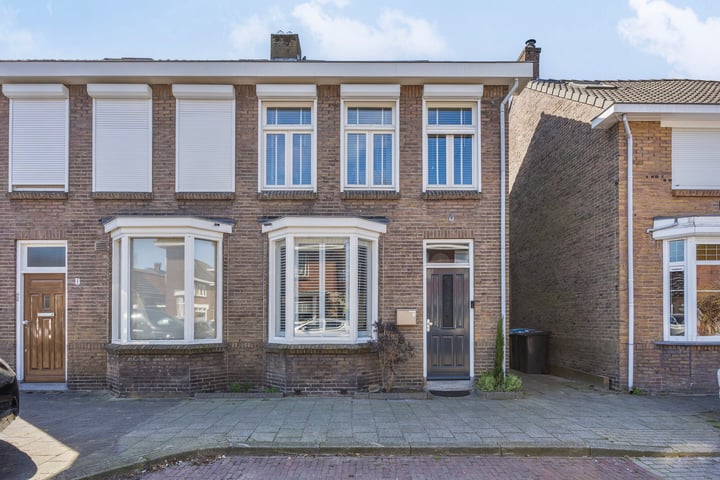 Johan van Reesstraat 3 in Enschede foto