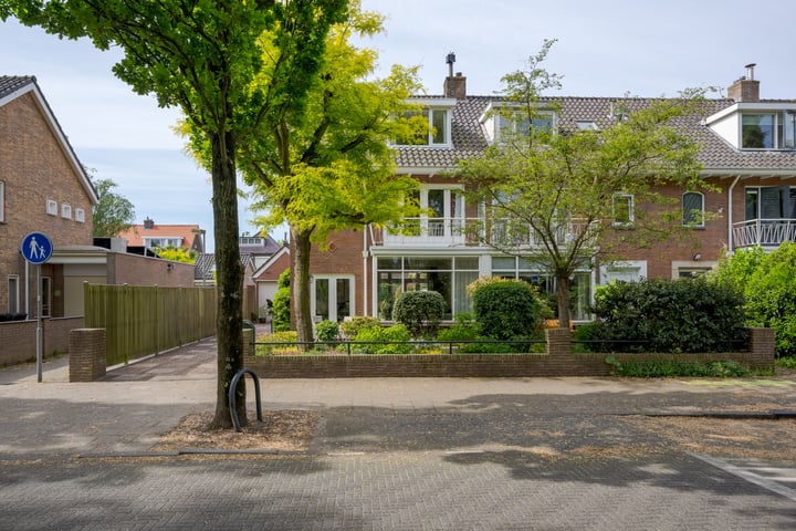 Johan Willem Frisolaan 23 in Voorschoten foto