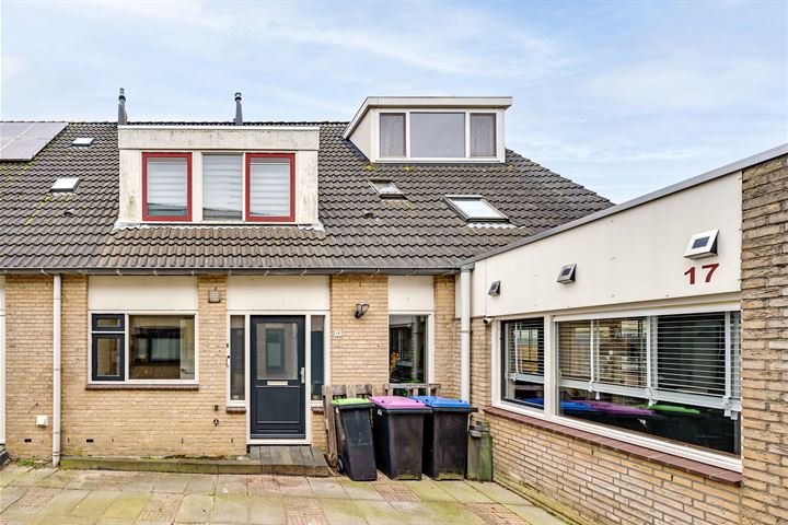 Johanna Engwirda-Agricolastraat 17 in Spijkenisse foto