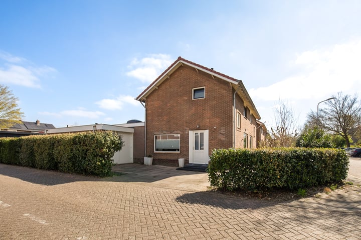 Johannis Bogaardstraat 27 in Nieuw-Vennep foto