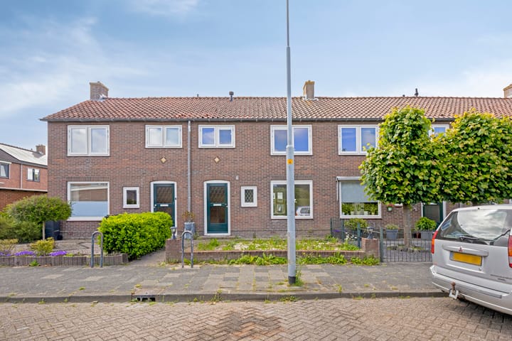 Johannis Bogaardstraat 4 in Nieuw-Vennep foto