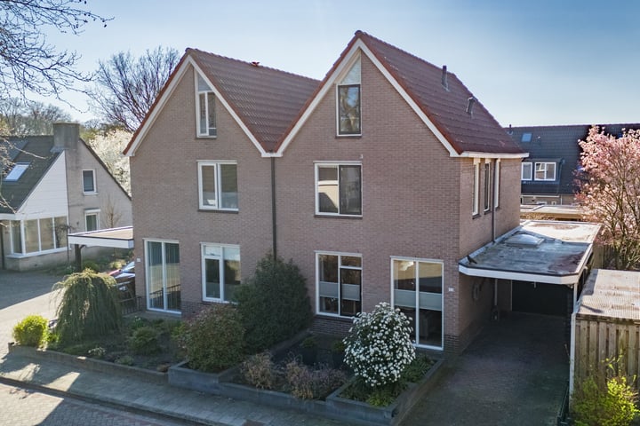 Joke Smitlanden 31 in Enschede foto