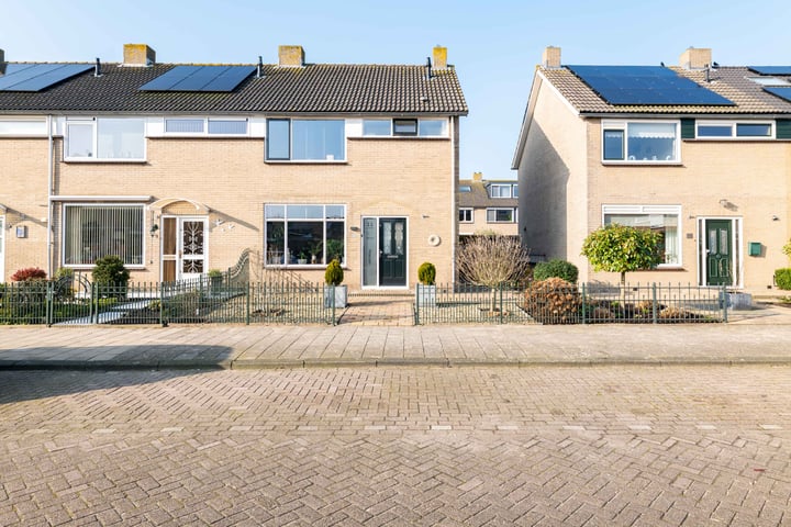 Joost van den Vondellaan 11 in Hellevoetsluis foto