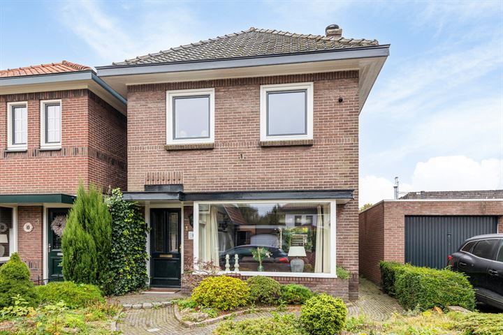 Joost van den Vondelstraat 1 in Almelo foto