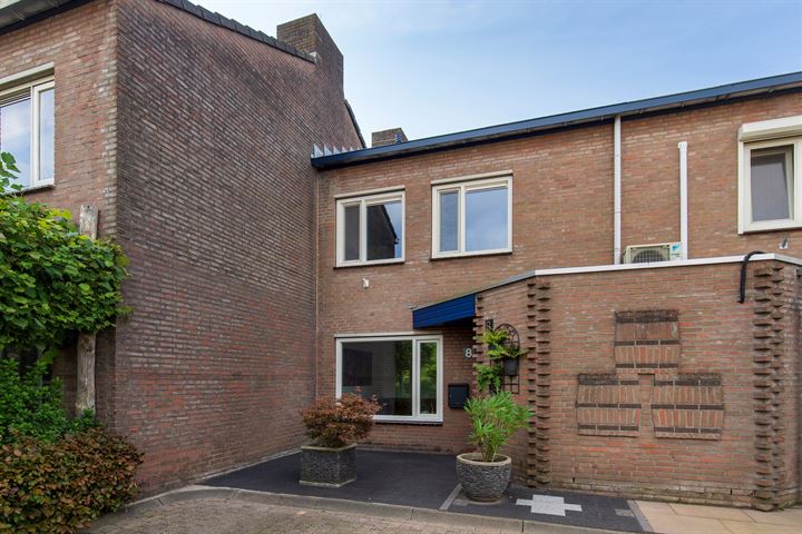 Joostveld 8 in Roosendaal foto