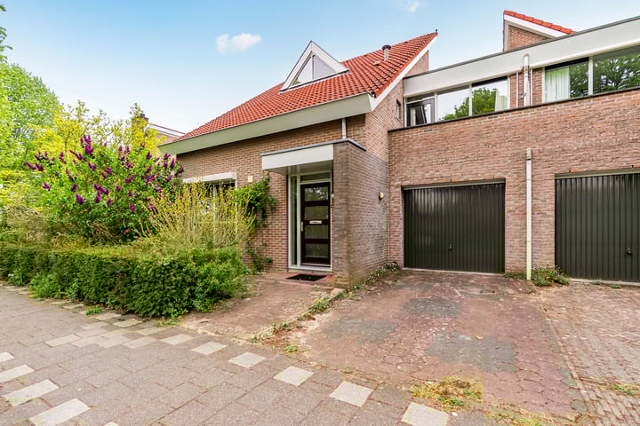 Joris Ivenslaan 1 in Almere foto