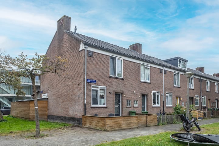 Josephus Jittastraat 1 in Amsterdam foto
