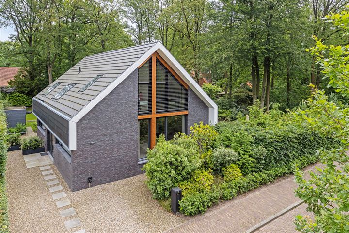 Juliana van Stolberglaan 2 in Vught foto