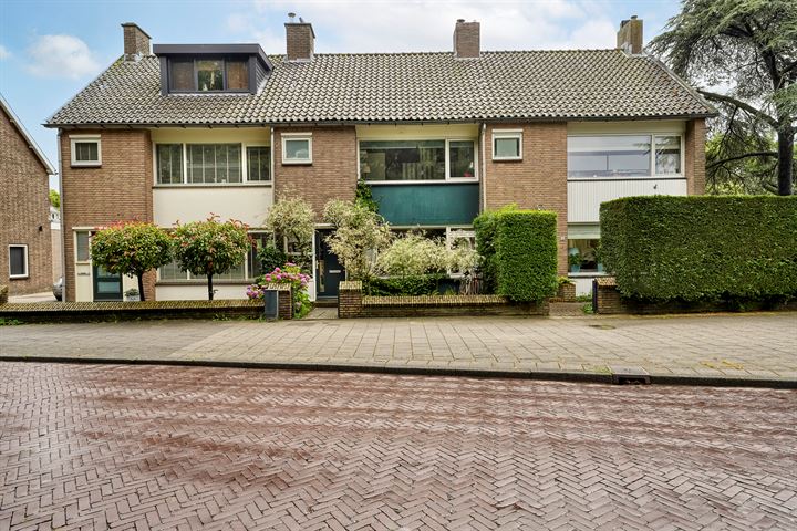 Juliana van Stolberglaan 4 in Voorschoten foto