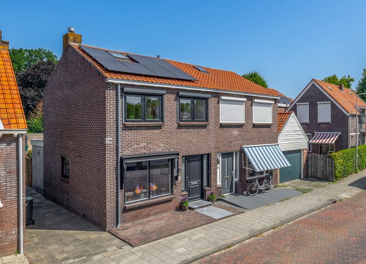 Juliana van Stolberglaan 4 in Middelharnis foto