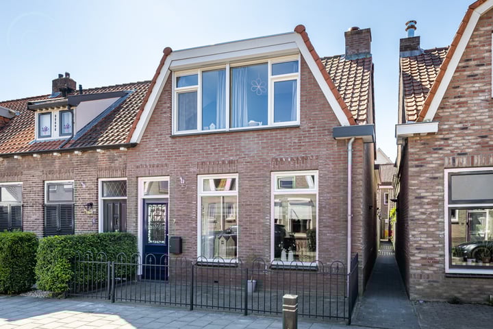 Juliana van Stolberglaan 7 in Middelharnis foto